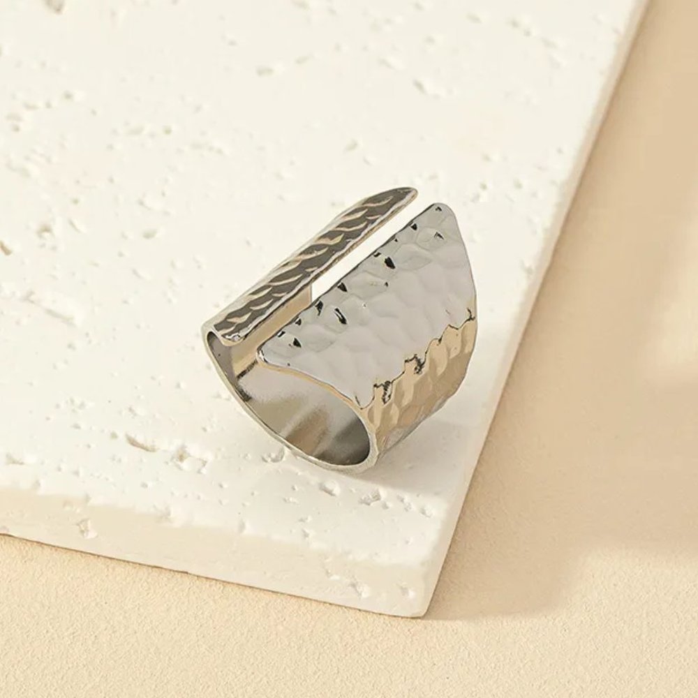 Chic Minimalist Silver Hammered Open Front Boho Statement Ring NEW